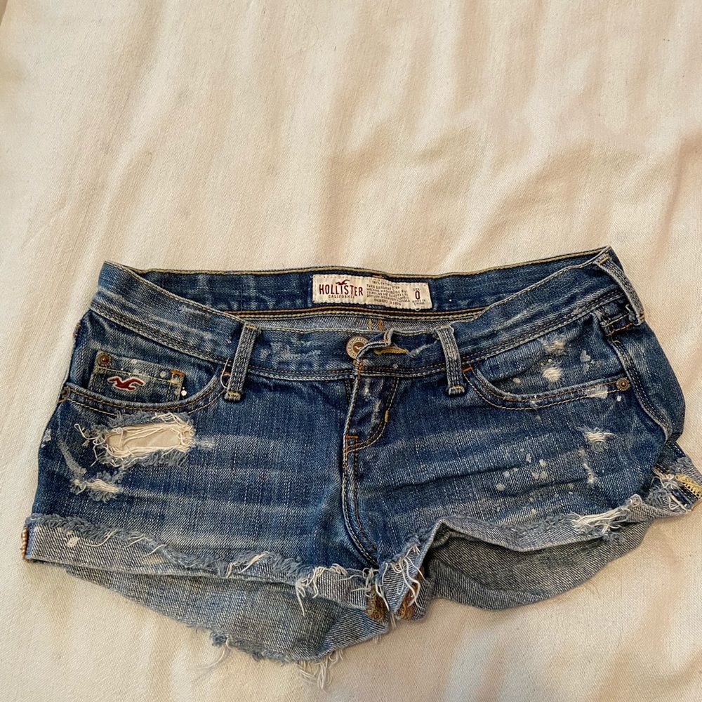 DESTROYED DENIM HOLLISTER SHORTS